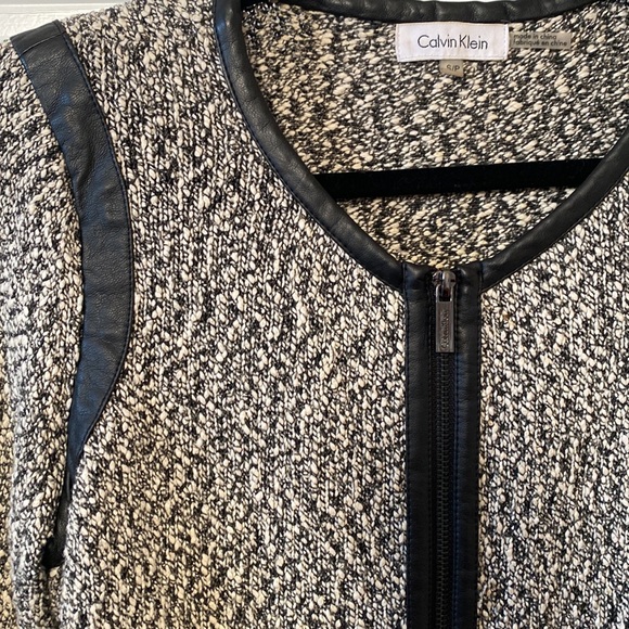 Calvin Klein sweater - Picture 3 of 3